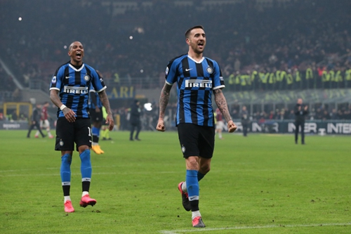 球场响彻 MVP 呼声