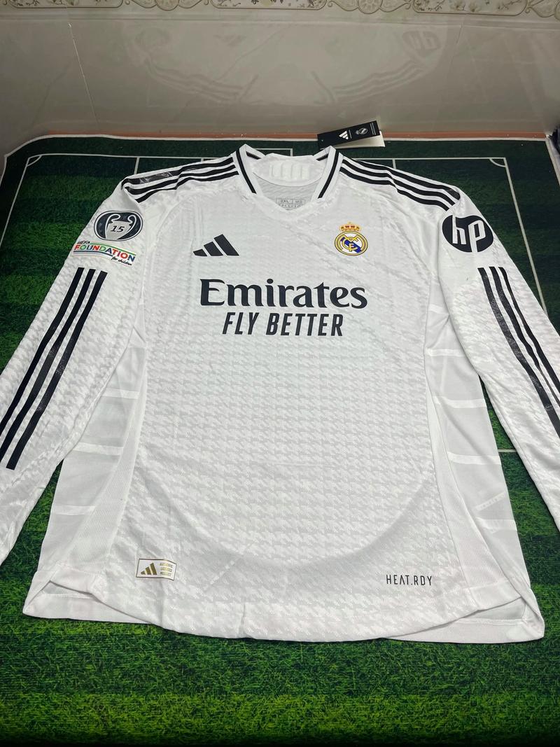 金彭贝谈登贝莱荣膺金球奖：看到他在台上落泪，我真的很感动