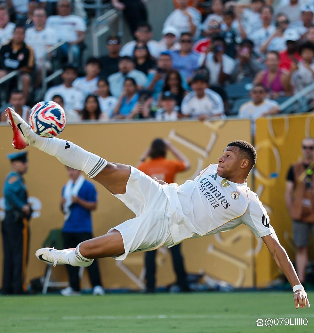 曼城主场对阵桑德兰，主场优势明显，福登状态火热，预计全取三分。