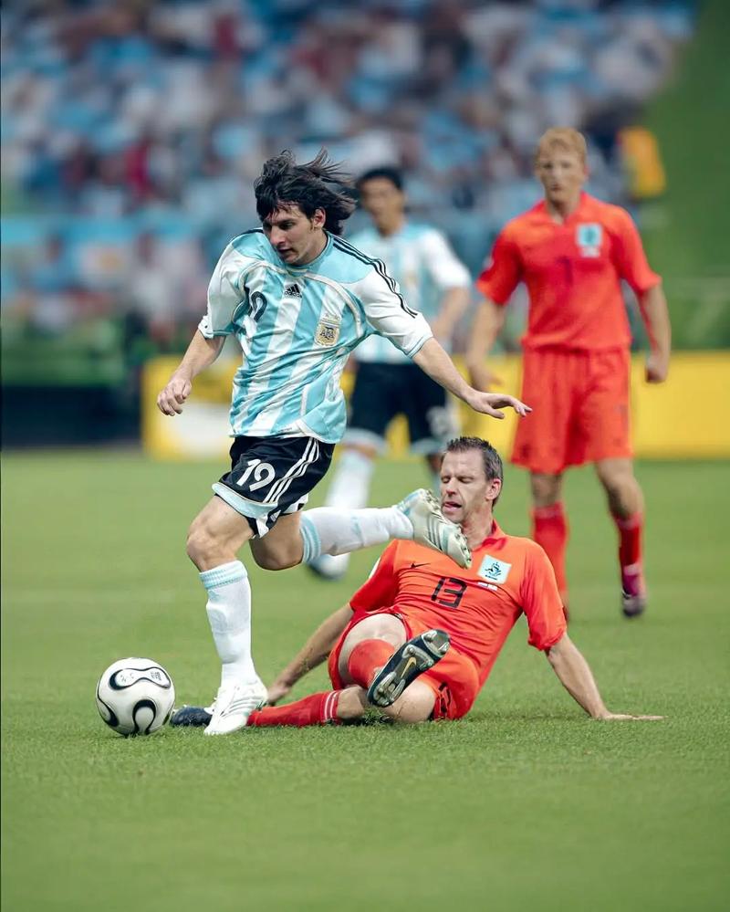 亚精英第六轮最后两场比赛已经结束，申花客场0-1不敌广岛三箭，FC首尔1-1战平墨尔本城。